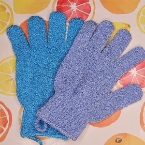 NEW!! Dual Colored Exfoliation Gloves! ✨️